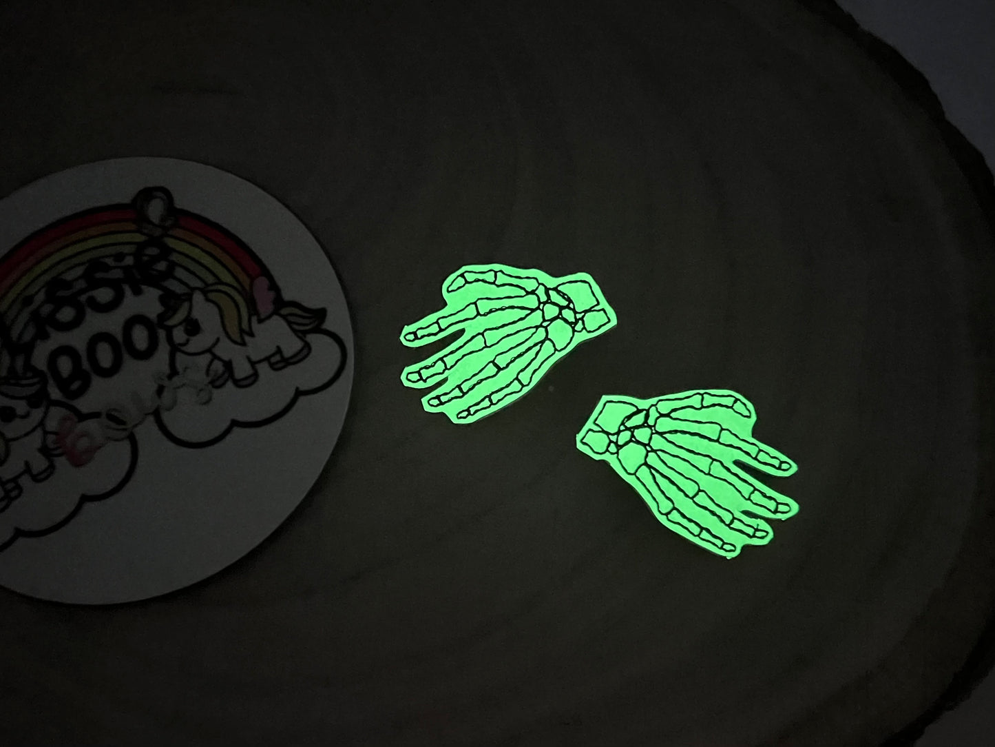 Glow in the dark skeleton hands hair clips (5cm)