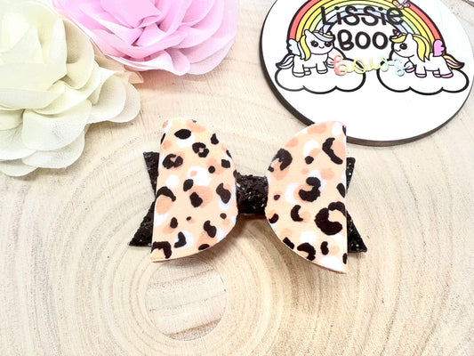 3.5” velvet animal print hair bow