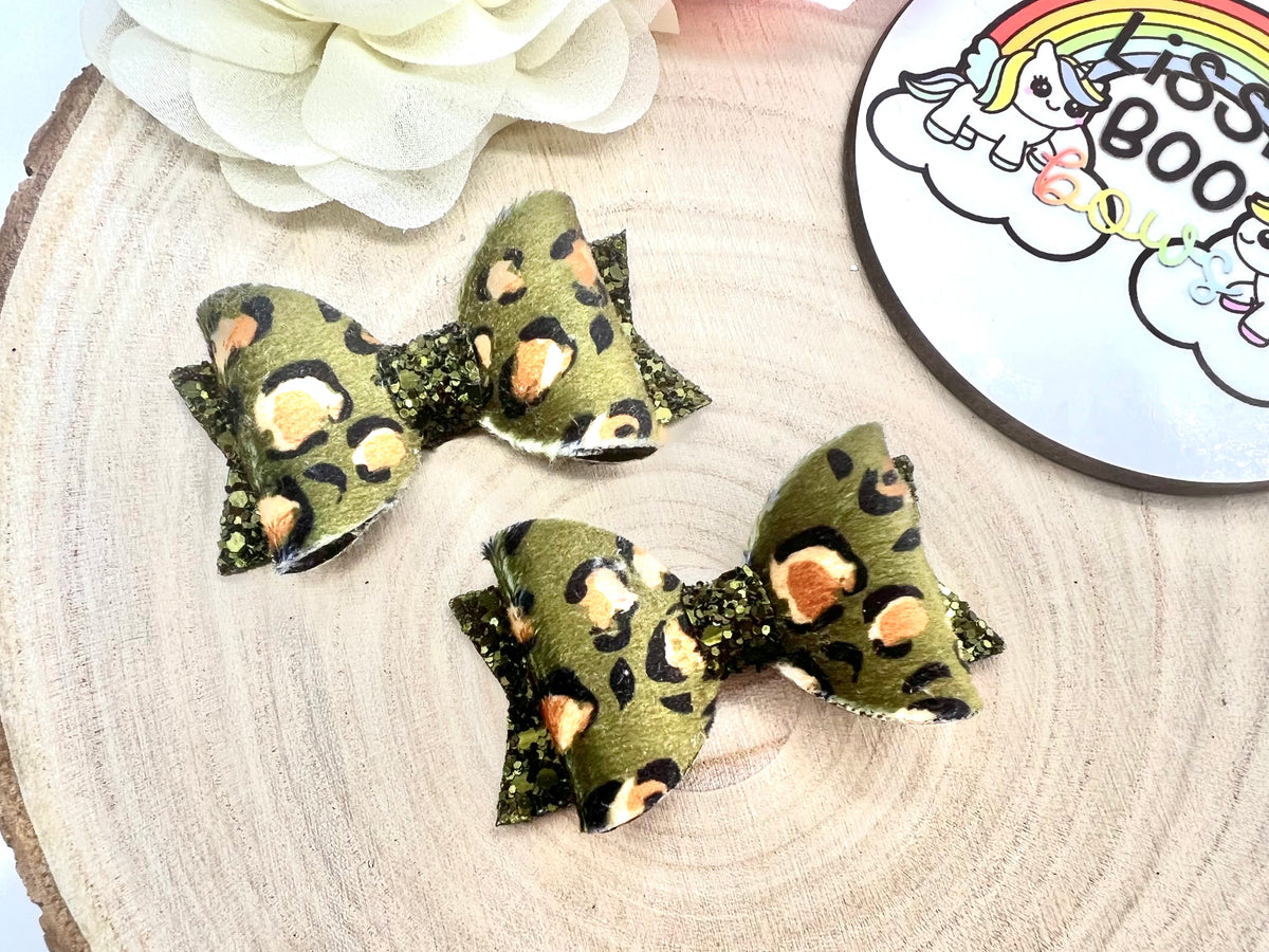 2.5” animal print piggytail bows