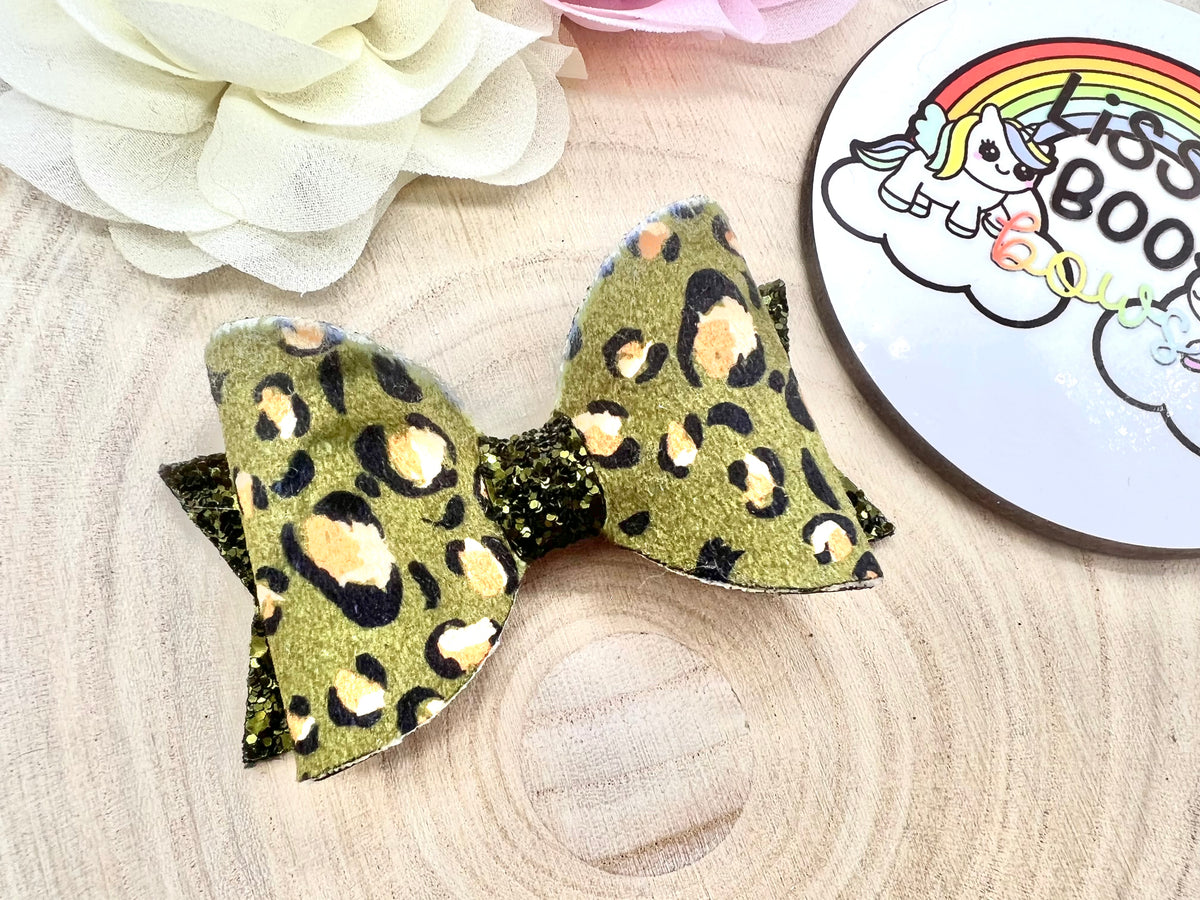 3.5” velvet animal print hair bow