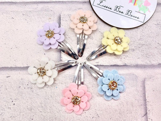 Double flower hair clips (one supplied)
